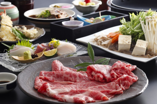 【定番】肉匠が目利きする和牛を味わう！お一人200g使用の和牛すき焼き鍋会席プラン（１泊２食付き）