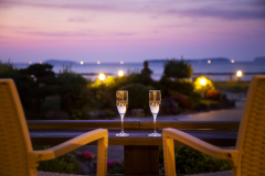 夕暮れに染まる菊ヶ浜の情景は、得も言われぬ美しさ。言葉なき癒しの時間をお過ごしください。 夕暮れに染まる菊ヶ浜の情景は、得も言われぬ美しさ。言葉なき癒しの時間をお過ごしください。