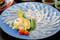 ■ふぐ刺し■「ふぐ」は山口県のブランド魚で、ふぐの料理の中でも一番人気がふぐ刺しです（写真は2人盛）