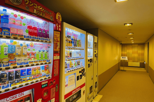 4階には、アルコール類の自販機もございます。