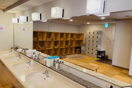 4階大浴場は1ヵ所を時間帯により男女入替でご利用頂けます。
（16：00～21：00男性、21：10～24：00女性、6：00～7：20男性、7：30～9：00女性）