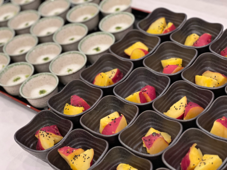 ご朝食一例（大学芋・とろろ）