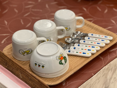 ご朝食会場にはお子様用のカトラリー、食器もご準備しております。