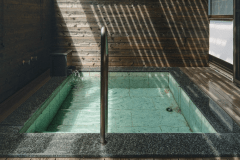 湯楽の豊富な源泉をお部屋でお楽しみいただけます。※屋根がありません。