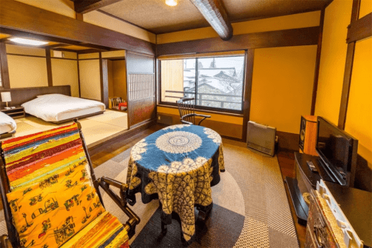 【乗鞍・櫟｜40平米】百日紅に寄添う　和モダンのリビング和室