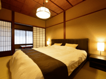 【鉢伏｜25平米】小さなダブルベッド付純和室と奥座敷の間
