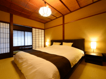 【鉢伏｜25平米】小さなダブルベッド付純和室と奥座敷の間