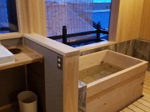 【束間の間】 檜の内湯