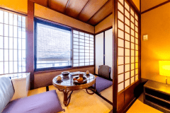 【鉢伏｜25平米】小さなダブルベッド付純和室と奥座敷の間