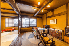 【乗鞍・櫟｜40平米】百日紅に寄添う　和モダンのリビング和室