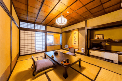 【束間の間】 檜の内湯