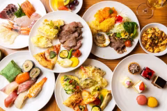 【含晚餐的一日游】~晚餐自助餐+泡汤~充满季节风味!清风庄引以为豪的剧场式自助餐套餐《附无限畅饮》