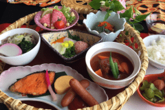 【朝食膳一例】炊きたてほくほくのご飯と、素材の旨みを活かしたメニューをご用意しております。