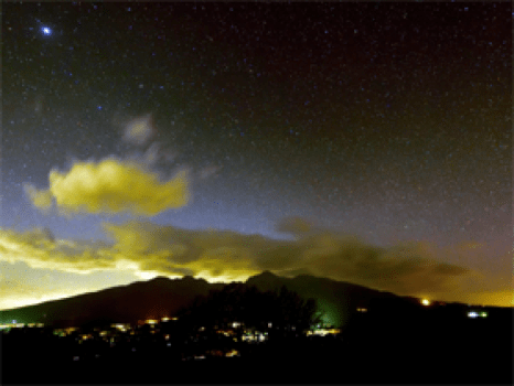 平沢峠(獅子岩)から見える八ヶ岳と星空