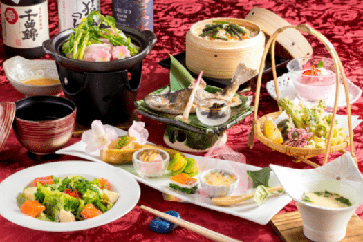 旬の地元の素材を活かし、自社農園野菜を使った、人気の和食会席コース