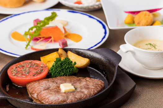 信州サーモンと170gの国産和牛ステーキの洋食コース！