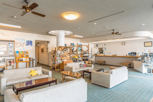 開放感あるエントランスロビー