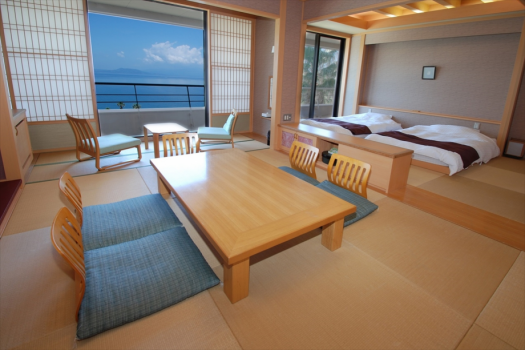 和洋室　海側　ご家族やグループでのご利用に便利です