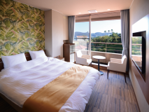 ダブルルーム　広々としたベッドでのんびりとした時間をお過ごしください