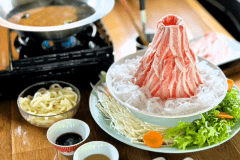 【1泊2食】＜絶景・ホットポット＞～甲州富士桜ポーク。吉田うどん。富士湧水が育んだ山梨の美食を”アツアツ”のしゃぶしゃぶで～〈夕食・朝食付きプラン〉