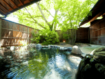 回廊でつながる本館『旅亭　田乃倉』の大浴場　源流の湯