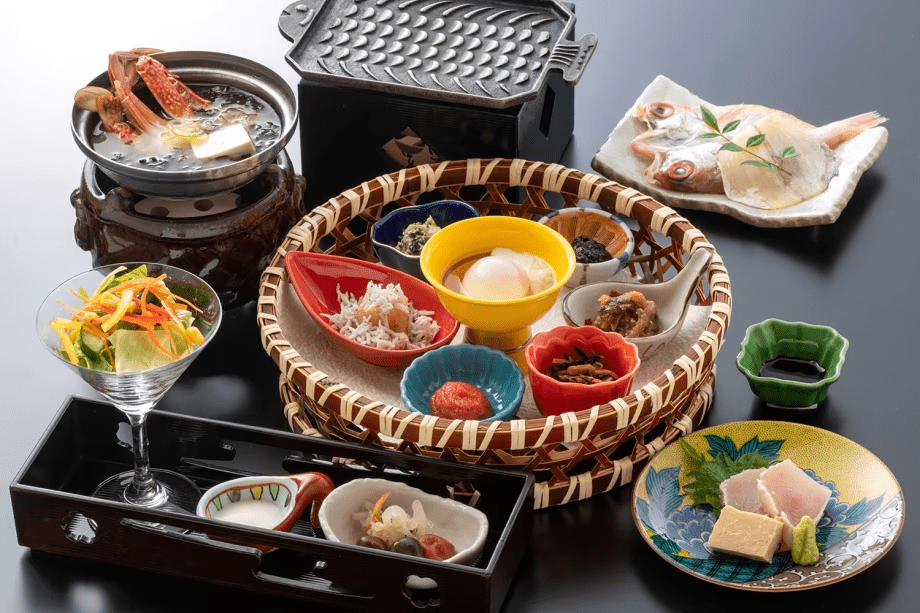 【ご朝食】のどぐろ一夜干しはじめ、炊き立てご飯を楽しむ味わい豊かなひとしなが揃います。