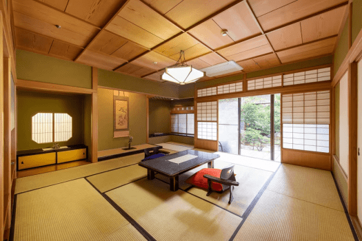 【養老の間：テラススイート】お部屋からのんびりと庭園を眺めるテラス付のお部屋。