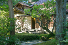 [Enmeikaku/Deluxe Bungalow with Garden View ＆ Private Onsen/ Dinner ＆ Breakfast are served in the room] The Deluxe Bungalow, Enmeikaku, stands in the middle of the historical Japanese garden. The house was designated as a registered tangible cultural property.