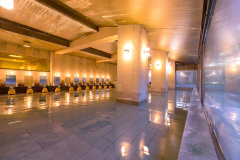 【豊明（ほうめい）】男性大浴場。広々とした大浴場でゆっくり法師の湯をお楽しみください。