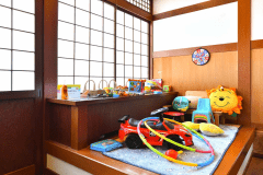 館内の自販機スペースにはキッズコーナーがあり、おもちゃもご用意しております。