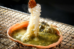 贅沢の極み！《活きズワイ蟹会席》「蟹花造り」や「蟹炭火焼き」で堪能する冬の極上懐石※お料理イメージ