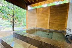 With a Private Open-Air Bath using a Natural Hot Spring [Aki no Yakata - Deluxe Japanese & Western Style Suite/Yoro-no-Ma]
