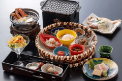 のど黒一夜干しや温泉鰈の焼き物など、海の幸と山の幸を楽しむ和朝食をご用意いたします。