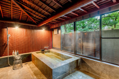 With a Private Open-Air Bath using a Natural Hot Spring [Sinsyun no Yakata - Semi-Deluxe Japanese & Western Style Room/Chouga-no-ma]