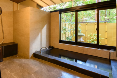 With a Private Open-Air Bath using a Natural Hot Spring [Aki no Yakata - Deluxe Suite/Horai-no-Ma]