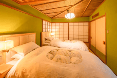 【春の館 和洋室】人気のベッドルーム付きの客室、和室とベッドルームの2間続きの和洋室※アウトバス。