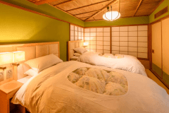 【春の館 和洋室】人気のベッドルーム付きの客室、和室とベッドルームの2間続きの和洋室※アウトバス。