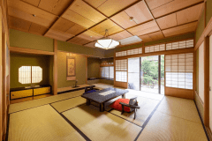 【養老の間：テラススイート】お部屋からのんびりと庭園を眺めるテラス付のお部屋。