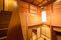 【重陽の間：２階建スイート】和室には珍しいメゾネットタイプのお部屋。