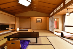 【秋の館‐スタンダード和室】独立バスルーム付のお部屋です。