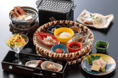 【ご朝食】のどぐろ一夜干しはじめ、炊き立てご飯を楽しむ味わい豊かなひとしなが揃います。