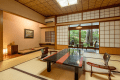 庭園が目の前に広がる1階客室【春の館】8帖以上の和室。※アウトバスタイプ。