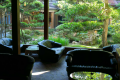 喫茶コーナーから眺める日本庭園。