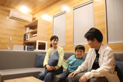 トレーラーキャビン内部