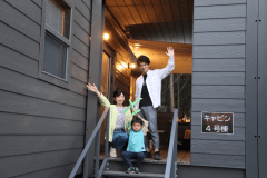 トレーラーキャビン入口