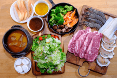 森の中のグランピング＆温泉でのんびり｜リブロースステーキBBQディナー＆モーニング