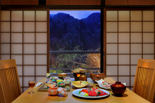 栃木の四季を感じ癒しのひと時をお楽しみいただける半個室の御食事処