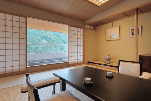 Upper level/Interview bath pay room