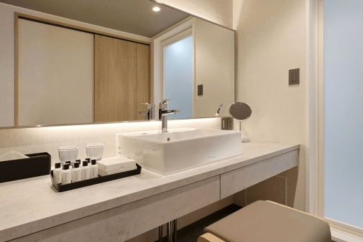 13th floor open-air bath pay room