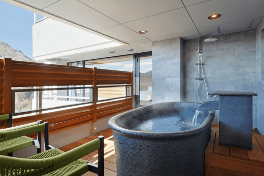 13th floor open-air bath pay room